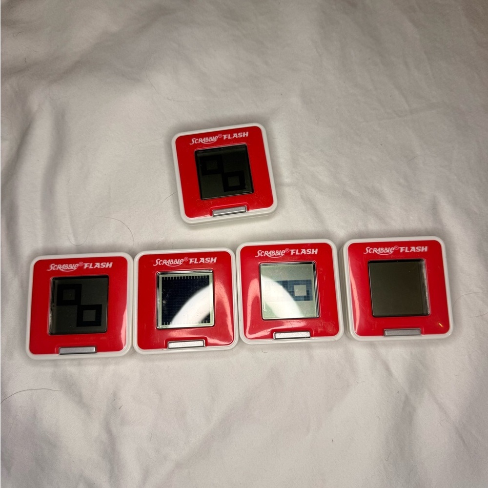 Scrabble Flash Electronic Game - Picture 2 of 3